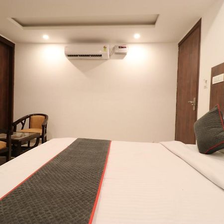 Hotel Tark Inn Near Igi Airport New Delhi Buitenkant foto