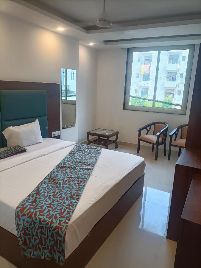 Hotel Tark Inn Near Igi Airport New Delhi Buitenkant foto