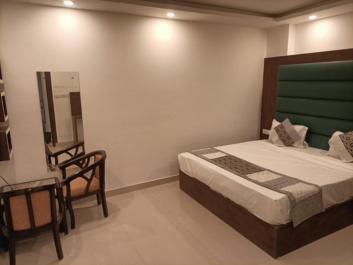 Hotel Tark Inn Near Igi Airport New Delhi Buitenkant foto