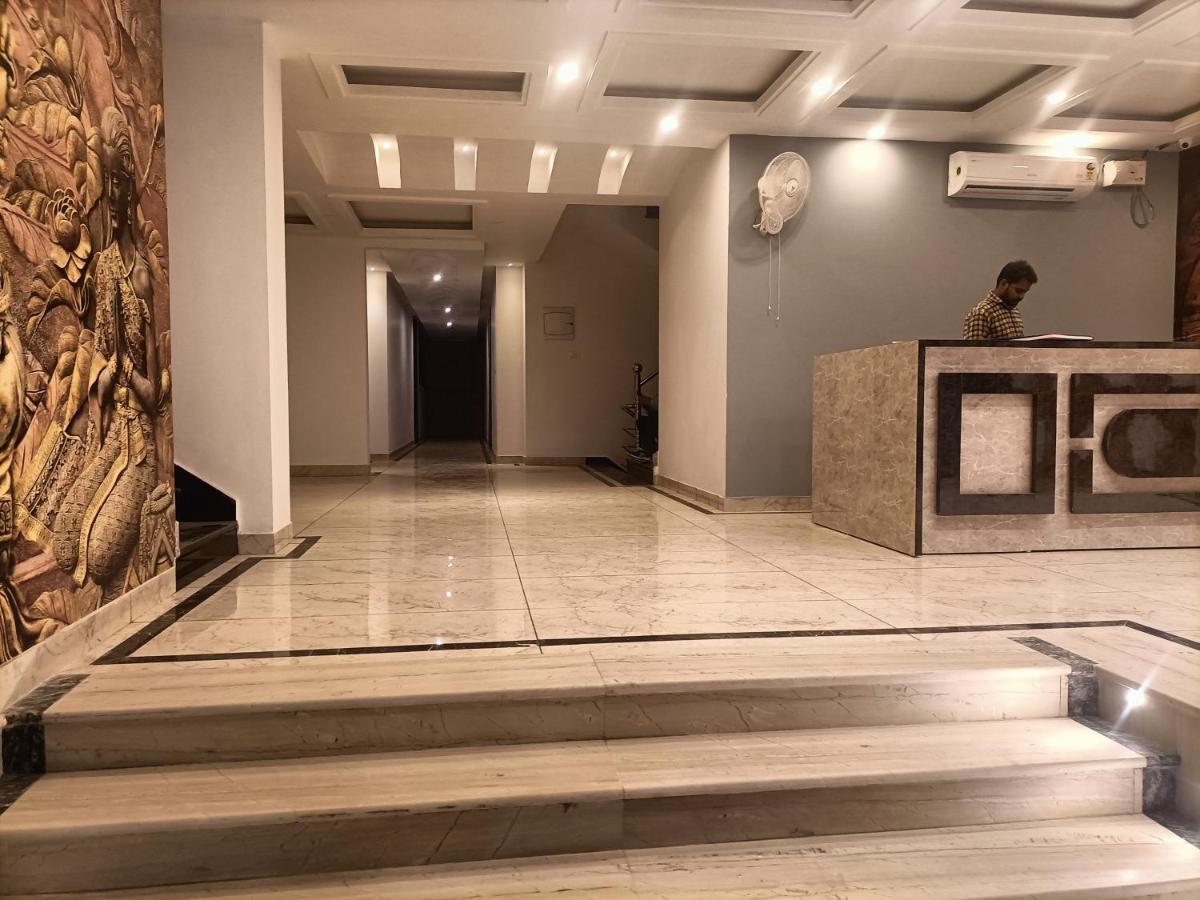 Hotel Tark Inn Near Igi Airport New Delhi Buitenkant foto