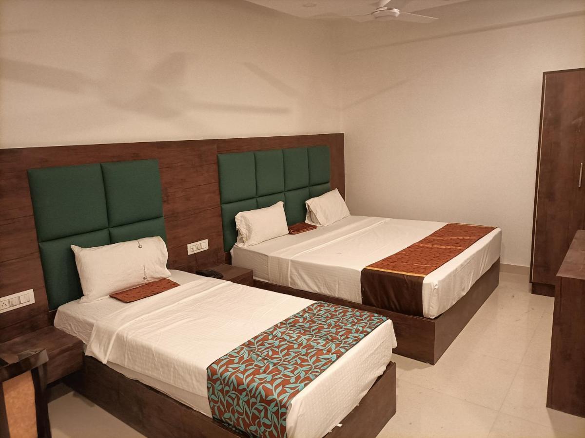 Hotel Tark Inn Near Igi Airport New Delhi Buitenkant foto