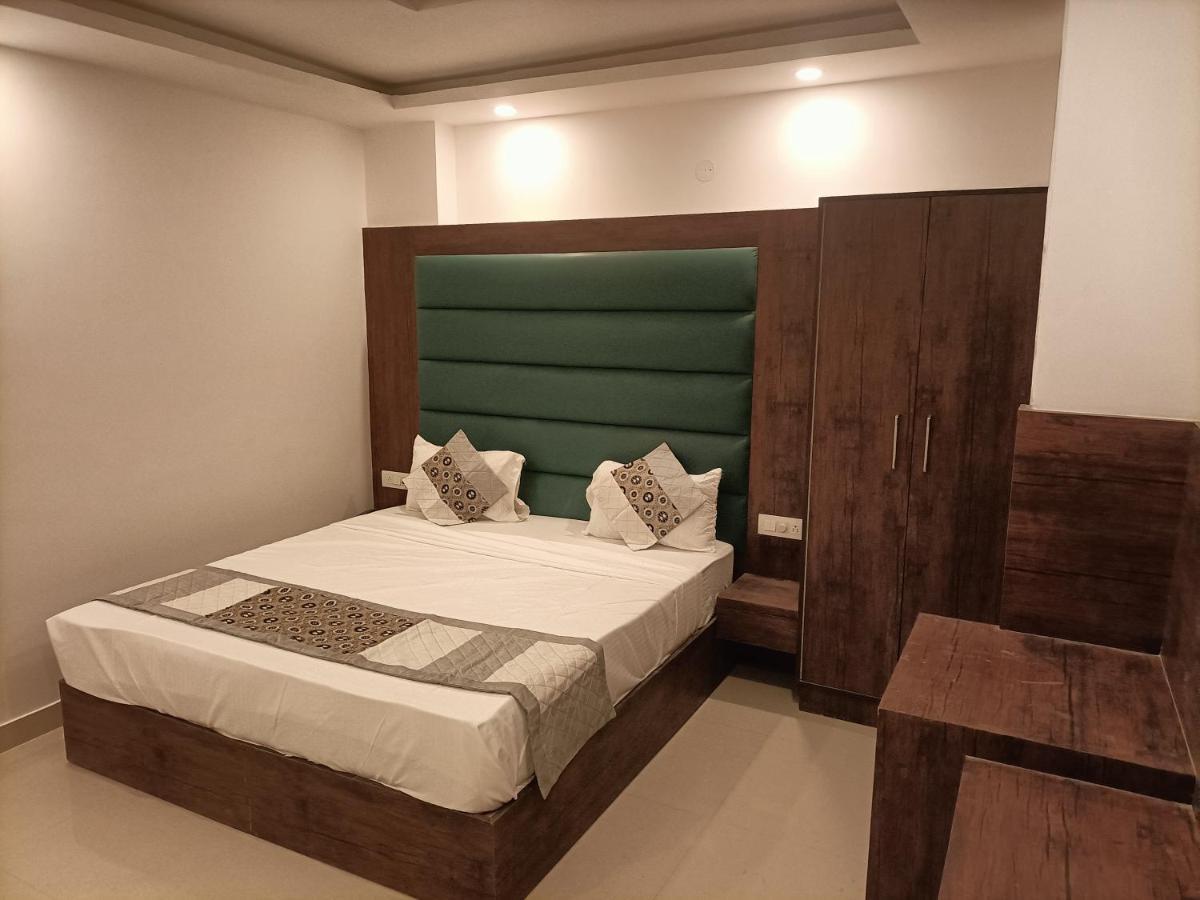 Hotel Tark Inn Near Igi Airport New Delhi Buitenkant foto