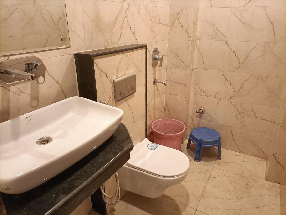 Hotel Tark Inn Near Igi Airport New Delhi Buitenkant foto