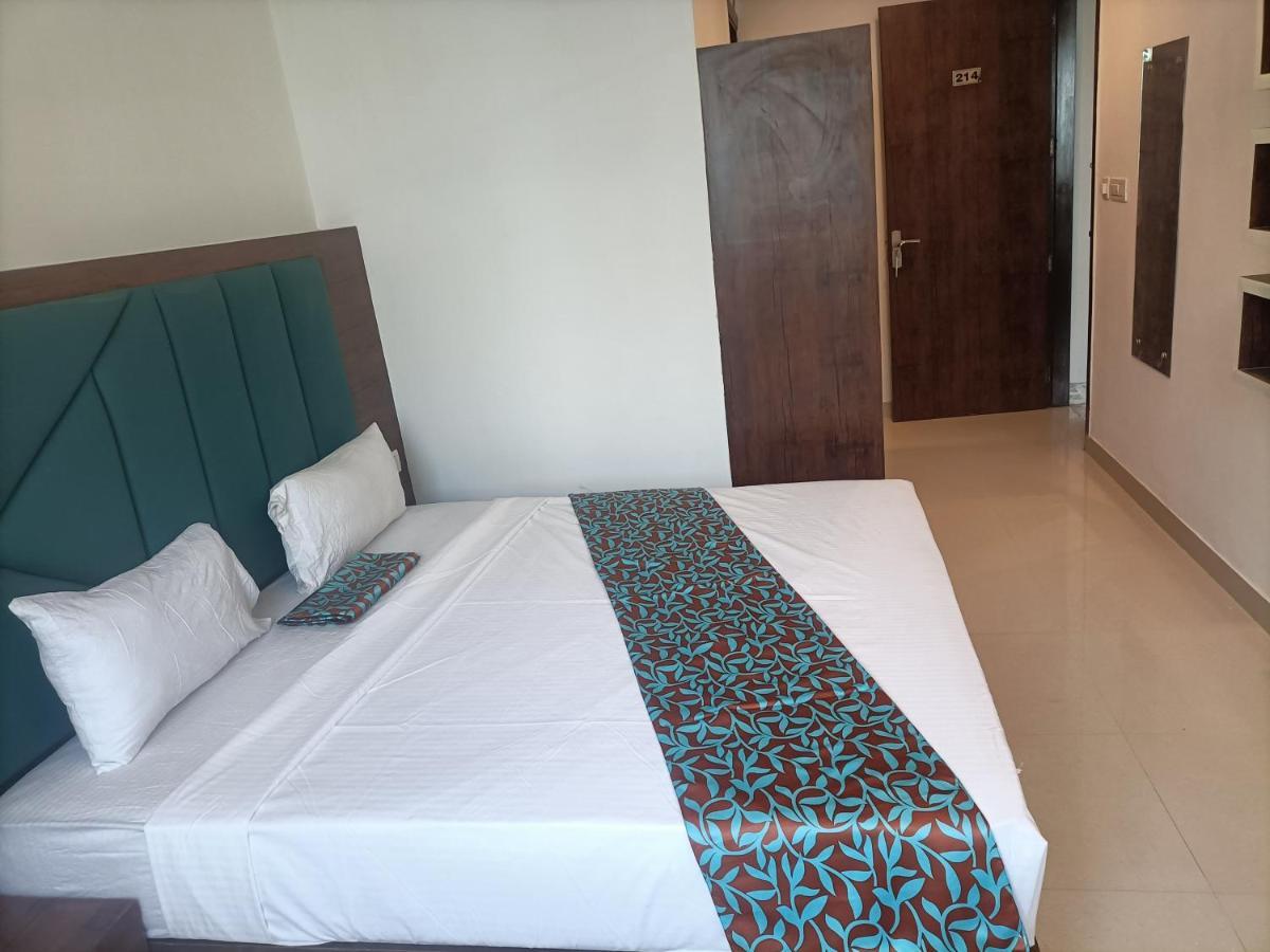 Hotel Tark Inn Near Igi Airport New Delhi Buitenkant foto