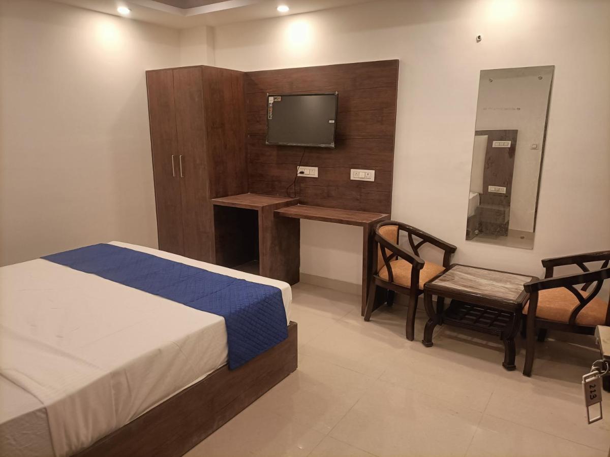 Hotel Tark Inn Near Igi Airport New Delhi Buitenkant foto
