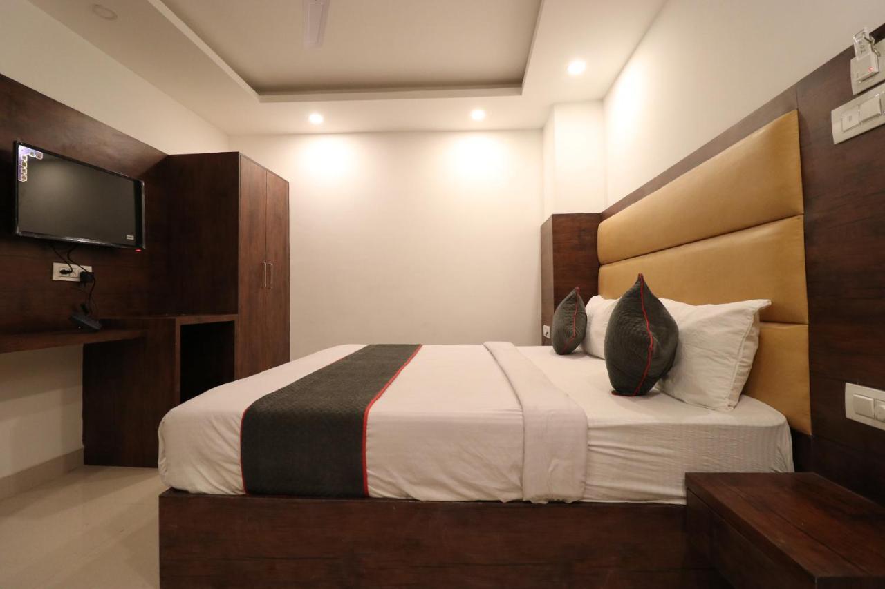 Hotel Tark Inn Near Igi Airport New Delhi Buitenkant foto