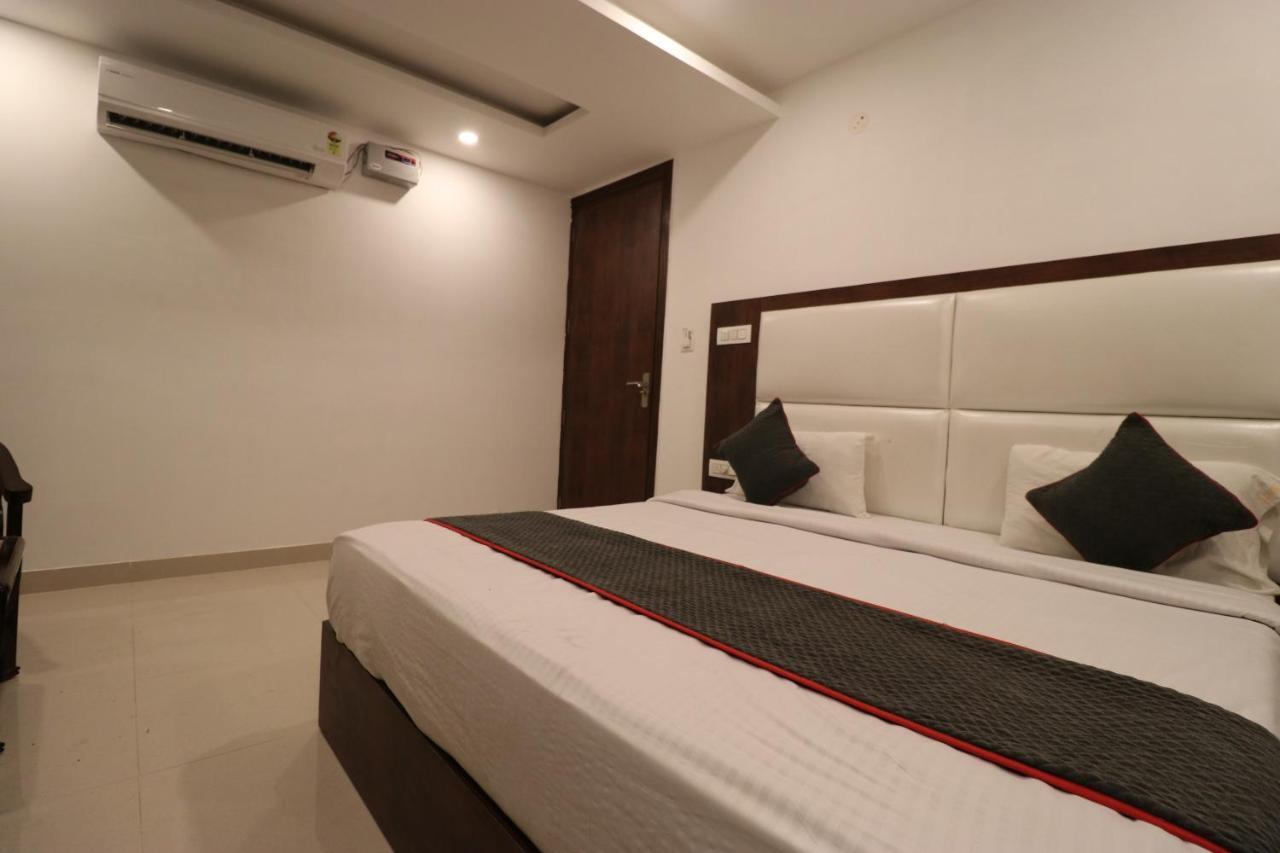 Hotel Tark Inn Near Igi Airport New Delhi Buitenkant foto