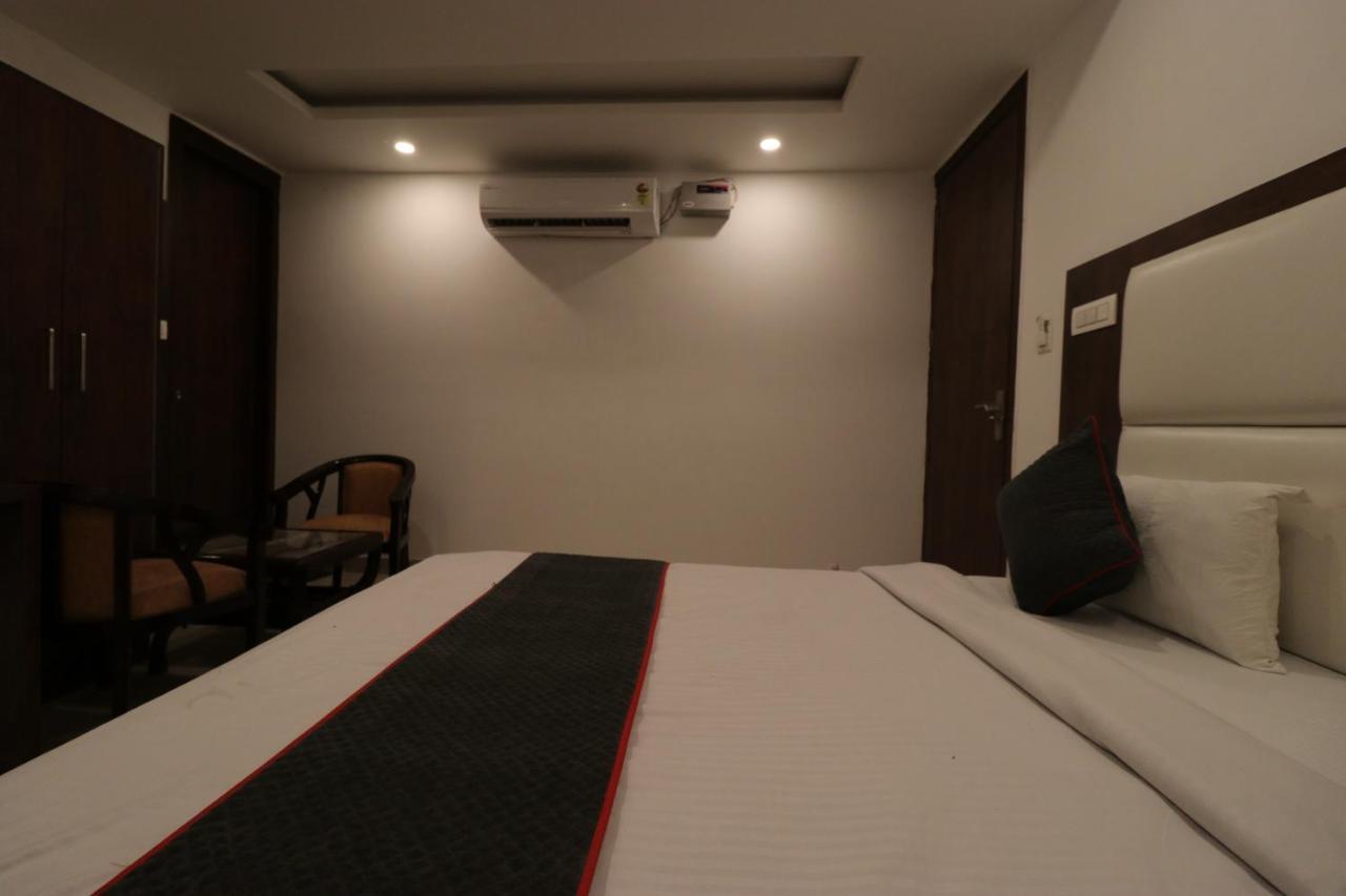 Hotel Tark Inn Near Igi Airport New Delhi Buitenkant foto